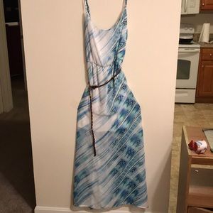 Casual dress. Belt included